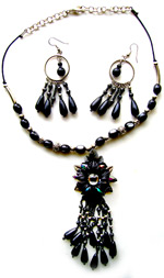 Jewelry - Black pendant Set